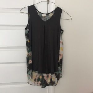 Cute flowy top!